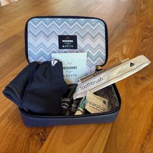 NWT Delta One Missoni Navy Travel Kit with Chevron Lining